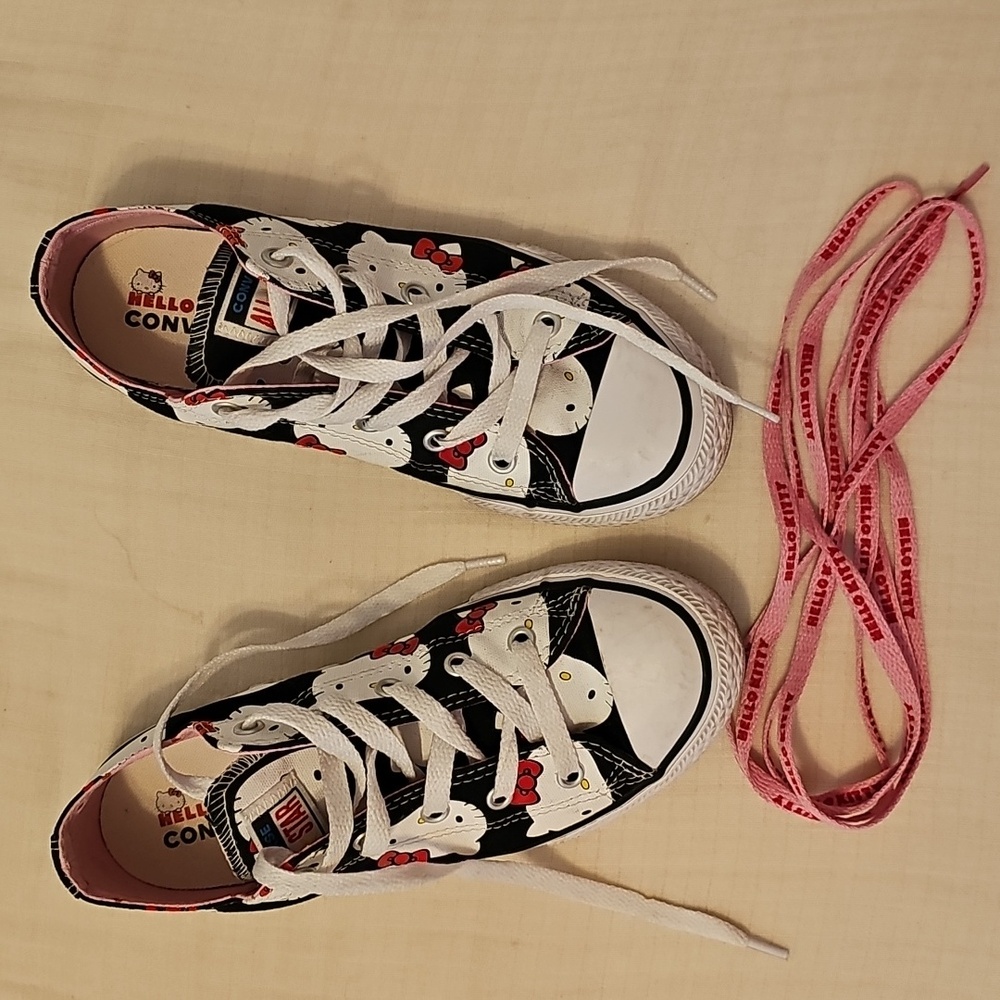 Converse Hello Kitty x Chuck Taylor All Star Ox Kitty Flower Pattern Size 3 Used